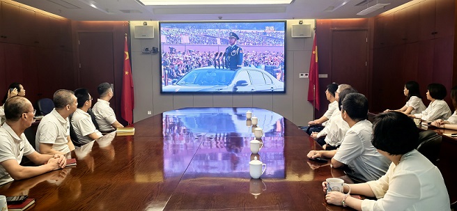 鞋帽集團(tuán)全體員工集中收看直播現(xiàn)場   .jpg